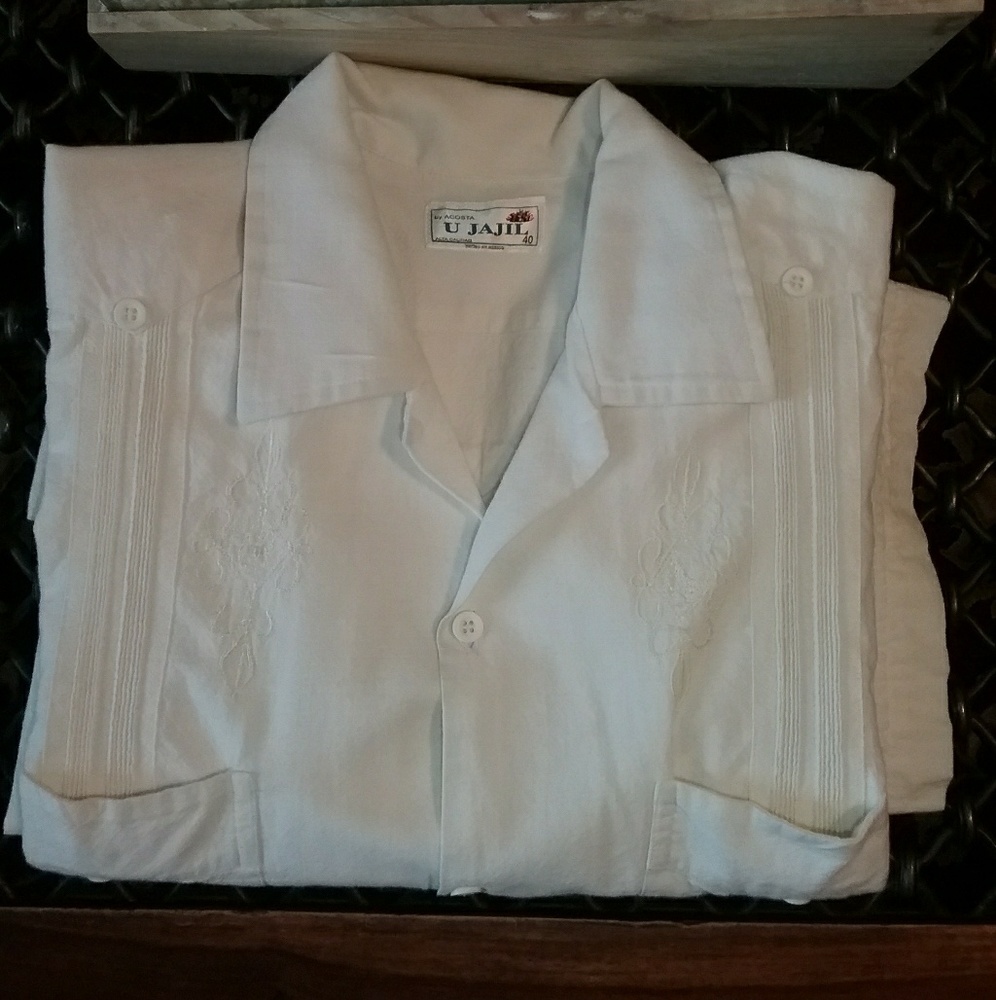 Traditional Guayavera Shirt. EUC